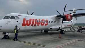 Wing Airline ATR 72 before takeoff